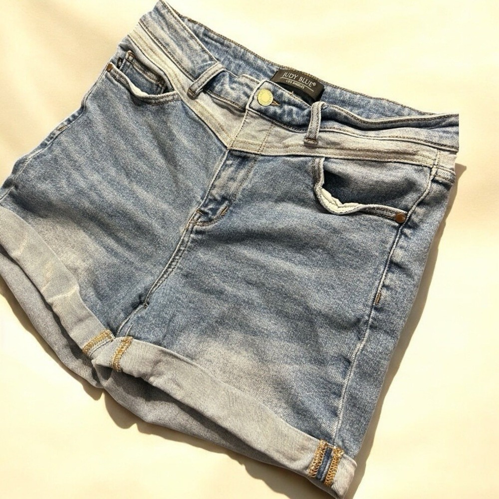 Judy Blue High Waist Two-Tone Yoke Jean Shorts Size Large‎ Cuffed Stretch